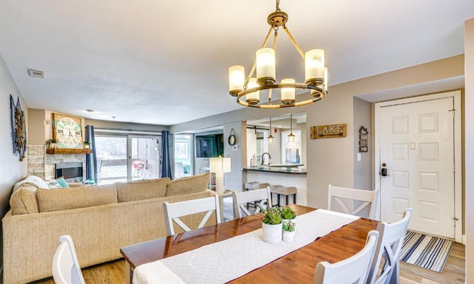 Osage Beach Apartment | Boat Slip and Pools Lakefront Osage Beach Condo