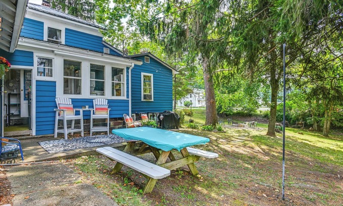 Sherrodsville House | Boat & Unwind! Charming Atwood Lake Farmhouse