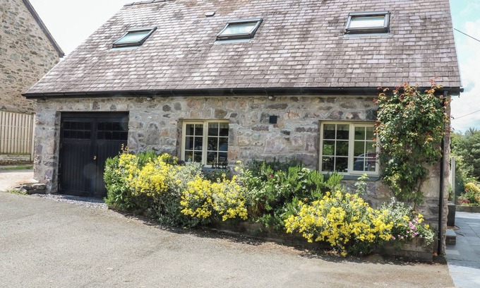 Llanelidan Cottage | BODLYWYDD FAWR - ANNEXE, family friendly, with a garden in Ruthin