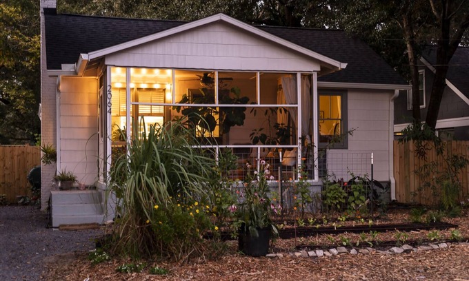 Riverland Terrace House | Bohemian Cottage with Outdoor Oasis w/Golf Cart!