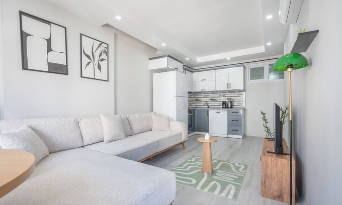 Kaleici Apartment | Bohemian Vibes & Spacious Comfort, Just Minutes from the Heart of the City!