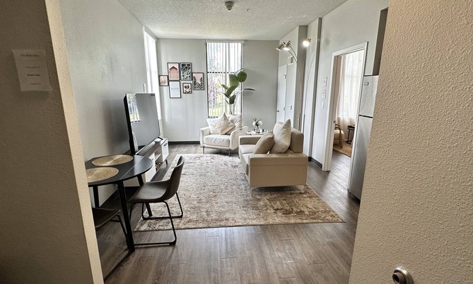 Downtown Des Moines Apartment | Boho Box- DT DSM Skyline view