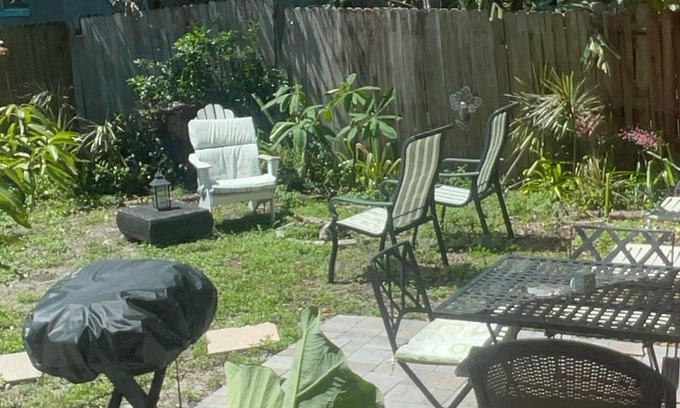 Disston Heights Apartment | Boho Chic 1BR apt with hot tub, yard and BBQ near beach & downtown St. Pete