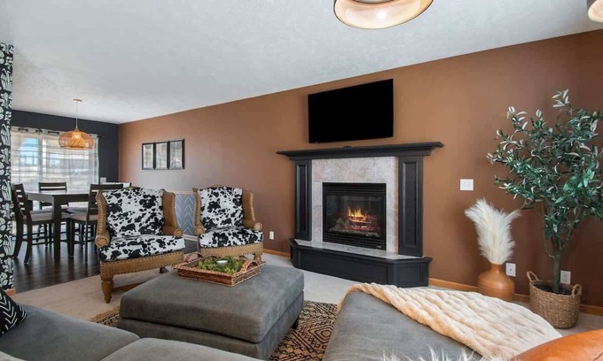 Aksarben - Elmwood Park House | Boho Chic Summary: En