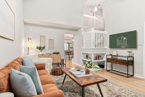 Charleston House | Boho SoCo- 8 mins to Credit One 20 mins to DTWN