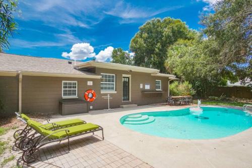 Virginia Park House | Boho Vibes- private pool- 10 min to Raymond James