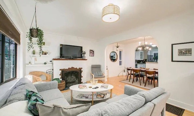 Veterans Park House | Boise-Westend-hot tub-Central location 4 bedrooms