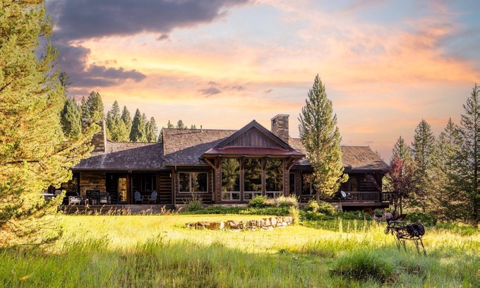 Spanish Peaks House | Book for Winter! Modern Mountain Home! Outdoor Fireplace, Near Ousel Falls Park!