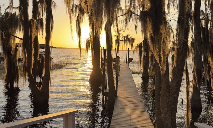 Melrose House | Book your escape to paradise at The Lake Cottage at Santa Fe!