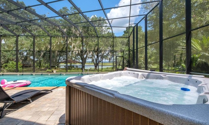 Tallahassee House | Booking now! Lake, Pool, Spa, Man Cave, Game Room
