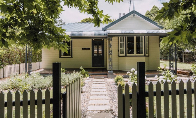 Wentworth Falls Cottage | Boonara: 3 bed Luxe cottage and 1-bed Studio in Wentworth Falls