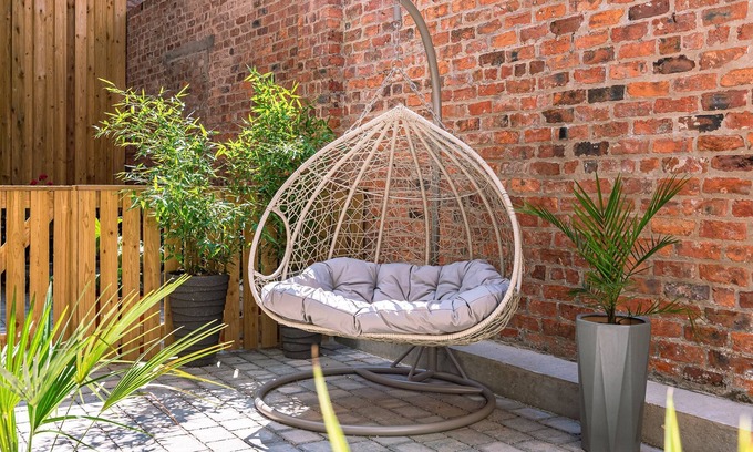 Bootham Apartment | Bootham Row Hideaway - a couples retreat that sleeps 2 guests in 1 studio