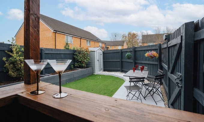 Bootle House | Bootle Haven - 2BD Retreat with Garden