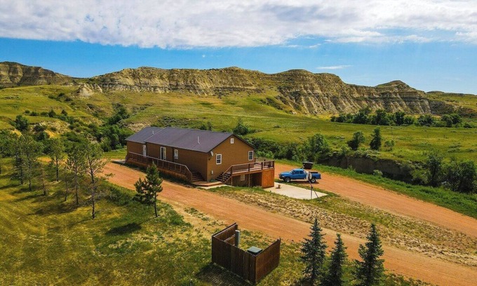 Medora House | Boots House Summary: