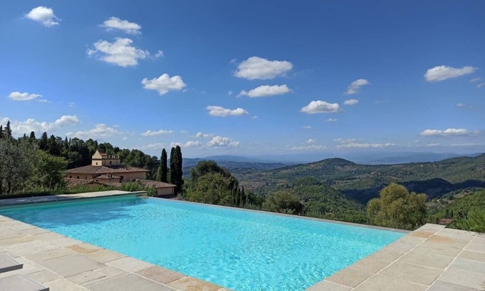 Greve in Chianti Apartment | Bosco apartment among vineyards and olive groves