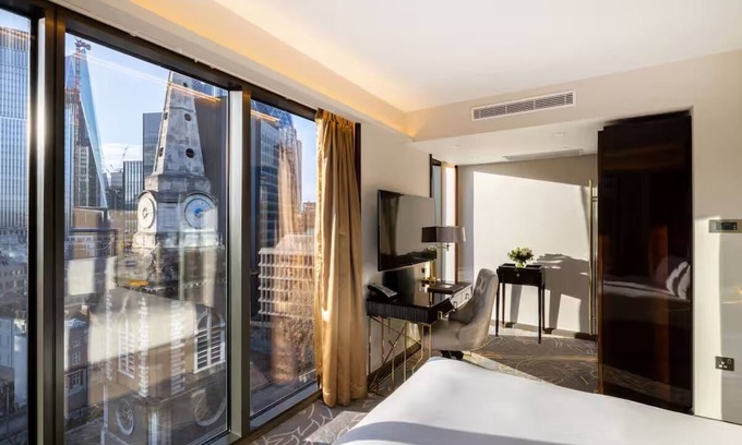 Portsoken Hotel | Botolph Corner Suite at Hotel Saint—Near Tower Bridge and the British Museum