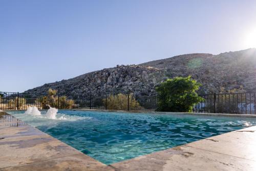 Joshua Tree House | Boulder Property Pool, Hot Tub, Pickleball Court
