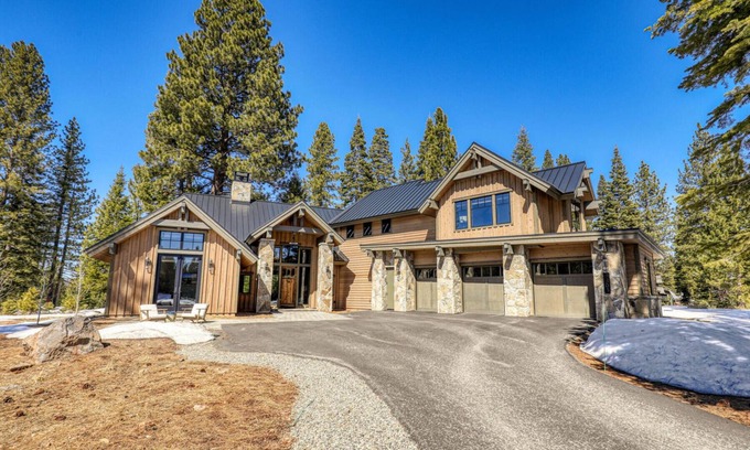 Ponderosa Palisades House | Bound to Impress. Private Hot Tub, Golf Access & Exclusive Club Amenities!