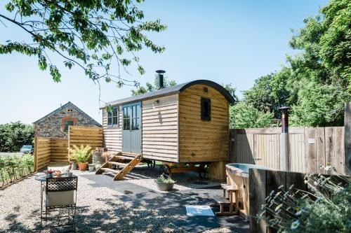 Launceston House | Boutique Cornish Shepherd's Hut with Hot Tub