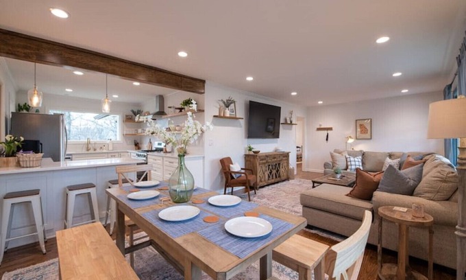 Norcross House | Boutique "Crossing House" in Downtown Norcross with Chef's Kitchen