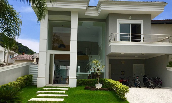 Pereque House | House with heated pool, barbecue, sauna, pool table, gated community, wifi, pets allowed!