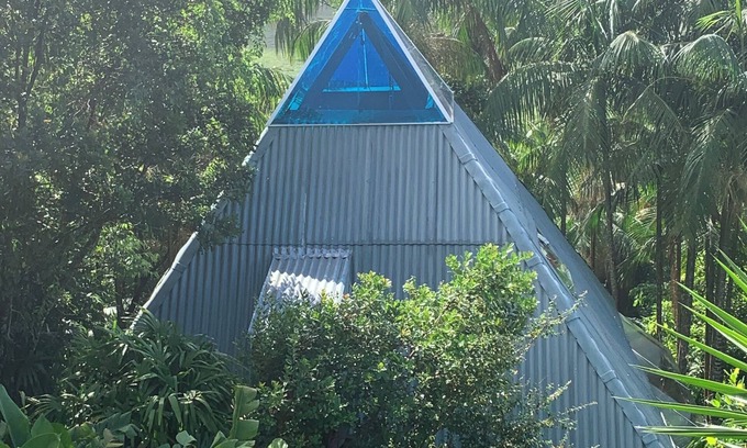 Florianopolis Cabin | Pyramid house covered in quartz. Space for healing and regeneration connections.