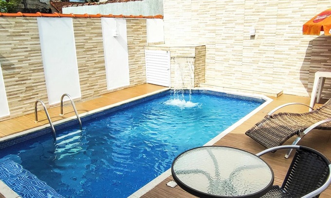 Jardim Itapoan House | House with swimming pool with LED, waterfall, barbecue, vertical garden