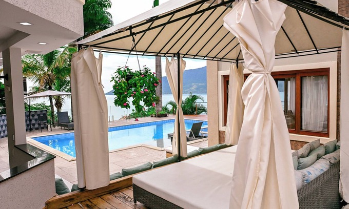 Praia das Cigarras House | House with view to IlhaBela - Heated SPA pool - Beach Tennis court