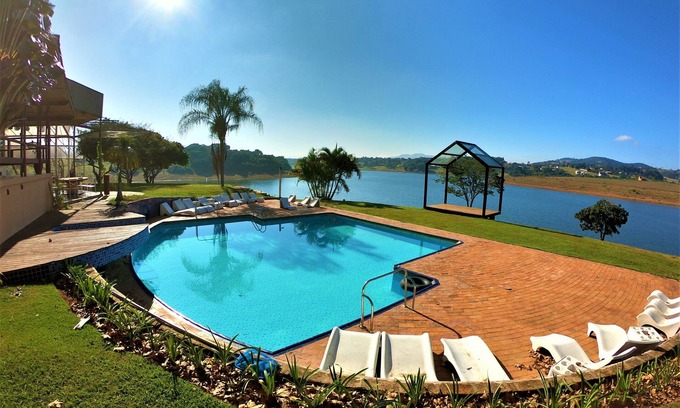 Sete Pontes House | Chacara pe na areia 500 mts de prainha particular 12 suítes, campo futebol 50h
