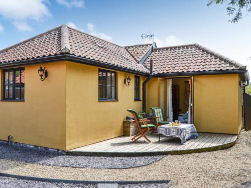 Shropham House | Bradcar Farm Cottage