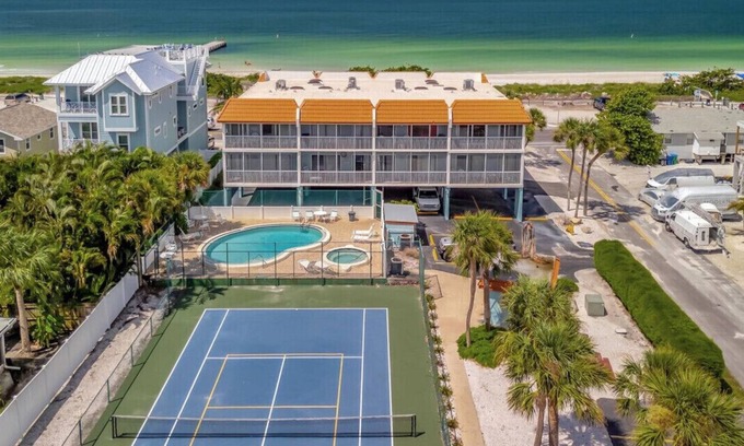 Bradenton Beach Condo | Bradenton Beach to Bay Water Views