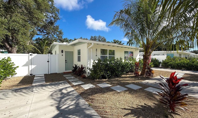 Bradenton House | Bradenton Retreat: 4BR/3BA with pool