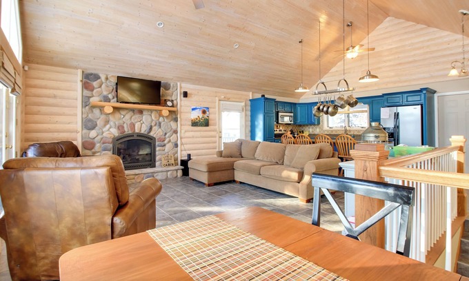 Brainerd Cabin | Brainerd Cabin on Camp Lake w/Boat Slip & Dock!