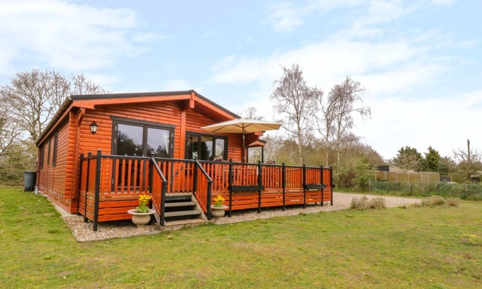 Diss House | BRAMBLES, pet friendly, character holiday cottage in Garboldisham