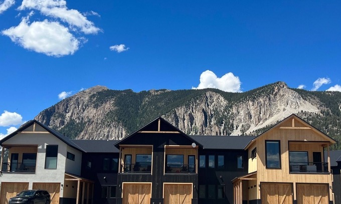 Crested Butte House | Brand New Beautiful Townhouse! Views and Pickleball
