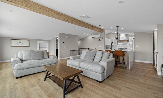 Hot Springs House | Brand New Lake House with private lake access