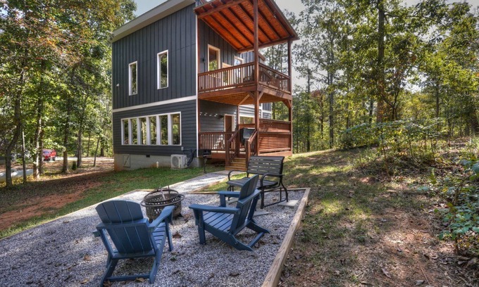 Cleveland Cabin | Brand New Modern Luxury Couples Fit for Royalty