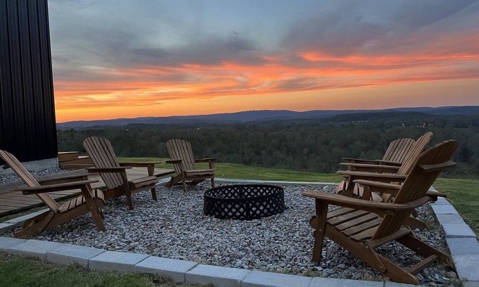 Royal Apartment | Breathtaking Mountain View Studio Suite