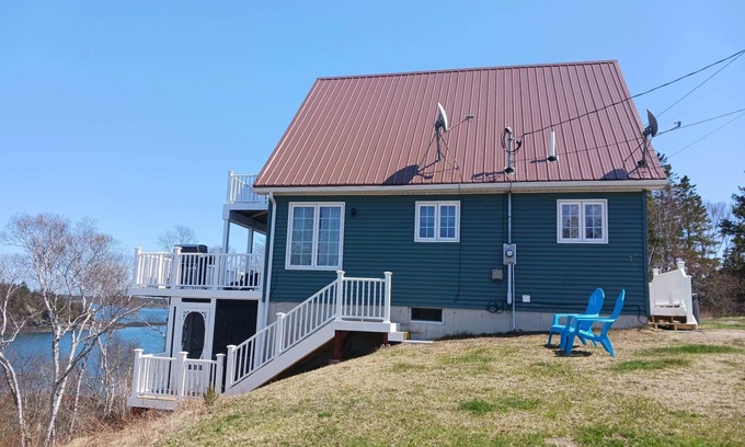 Lubec House | Breathtaking Remote Oceanfront Oasis Panoramic Clifftop Views