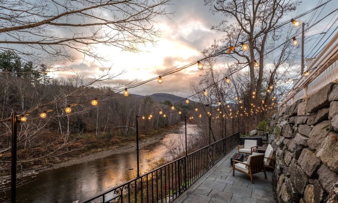 Bridgewater Apartment | Breathtaking Riverfront Farmhouse w/Mountain Views