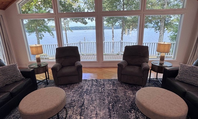 Hardin House | Breathtaking single story 2-bedroom 2-bathroom Kentucky Lake home!