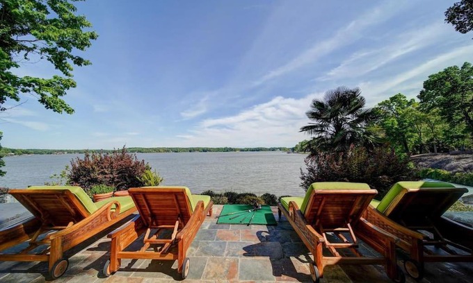 Clover House | Breathtaking View on Lake Wylie 4BR Lakehouse and Dock