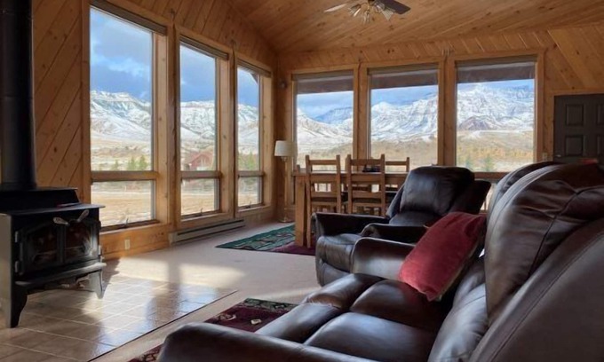 Wapiti House | Breathtaking views in the heart of the Wapiti Valley