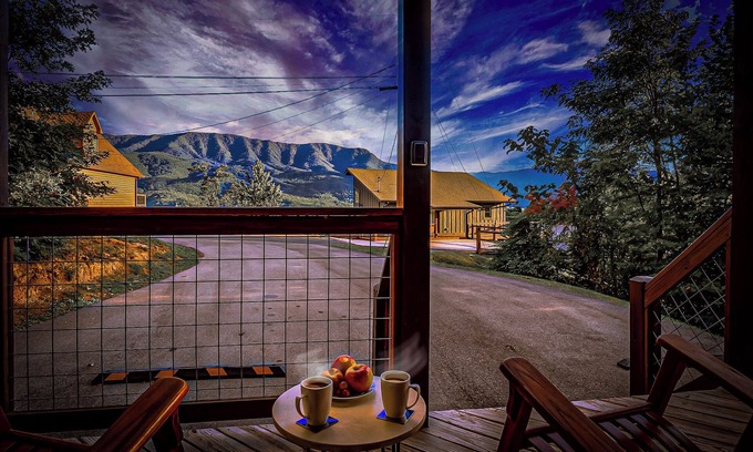 Gatlinburg - Pigeon Forge Cabin | Breathtaking VIEWS Mountain Retreat -Pools-HotTub-DOGS-Pickleball-Baseball