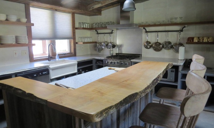 Gardiner House | Breathtaking Views of Yellowstone on the Yellowstone River in a Luxury Lodge!