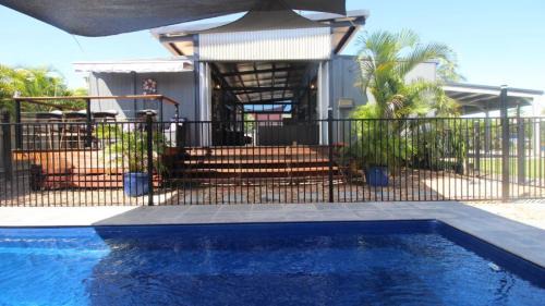Horseshoe Bay House | Breezeway On Horseshoe