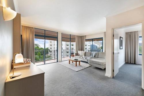 Darwin City Centre Apartment | Breezy Harbourfront Resort Escape with Tropical Pool