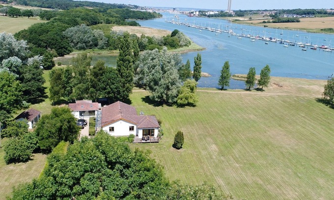 Whippingham Cottage | Brickworks and Vines - Luxury Cottages