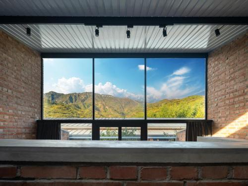 Huairou Hotel | Brickyard Retreat at Mutianyu Great Wall Adjoin to Mutianyu Great Wall - Room with the View of Great Wall - Chinese massage experience - Vehicle Shuttle Service - International Catering - SPA& Nail Beauty Facilities