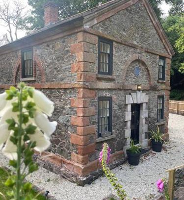 Belfast Villa | Bridge Cottage Upper Malone